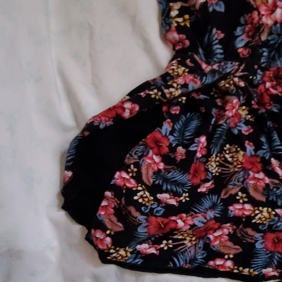 City Chic Strapless Playsuit - Picture 2 of 3